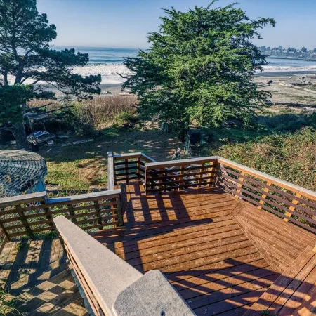 Oceanfront Rustic Sunset Cabin with Stunning Ocean Views & Staircase to Beach!
