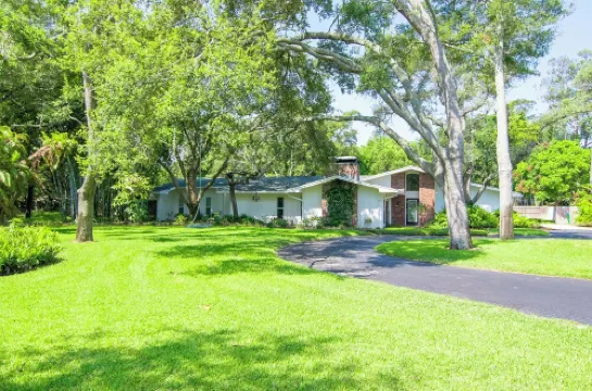 PRIVATE ESTATE BY BEACH 5BR 3BA  2 king masters, heated pooL, hottub, by beach.