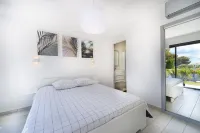 LUXURIOUS NEW VILLA 4 BEDROOMS HEATED POOL 8 PERSONS