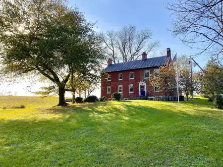 Private 18th Century Farmhouse in Virginia Wine Country with Hot Tub