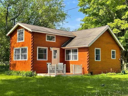 Year round Lake Front home with views from every room