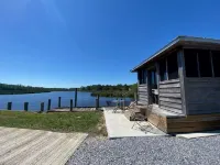 Cabin on Sioux Bayou - Right on the water! Hotels in Gautier