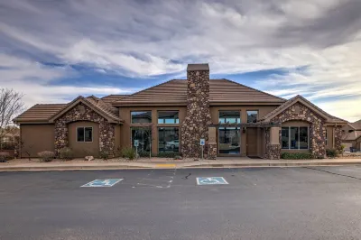 Spacious Townhome w/ Pool | Sleeps 12