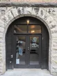 Night Owl 2E  Fun Apartment in Downtown Eureka Springs w/optional paid parking! Hotels near Sugar & Spite