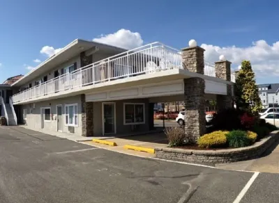 Walk to the beach, boardwalk and shopping! Pool on site, great location! Liberty Escape Rooms 주변 호텔