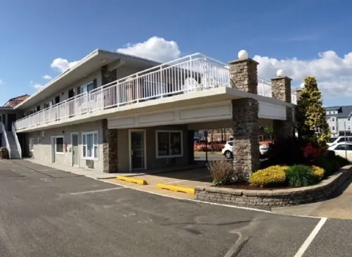 Walk to the beach, boardwalk and shopping! Pool on site, great location!