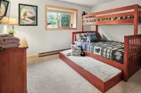 Mountainside Sunset Retreat close to area hiking and multiple ski resorts!