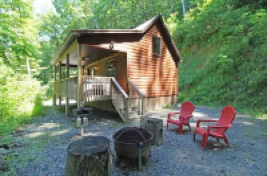 Great small cabin with hot tub
