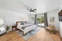 NEW! Desert Oasis! Large Pool/Spa + Firepit + Gameroom