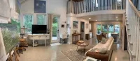 Beautiful Large Sun-drenched Artist Loft Studio
