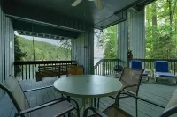 Mountain condo on Lake Lure with resort amenities