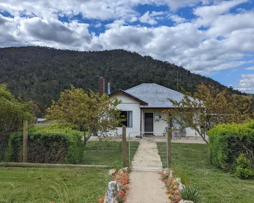 Omeo acreage getaway in the Victorian High Country Hotels in Omeo