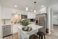 Southern Charm, 3 King Bedrooms, Central