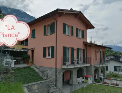 New  Apartment with Lake View Hoteles cerca de Lago de Como