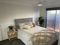 5 minute walk to Beach and close to Dromana