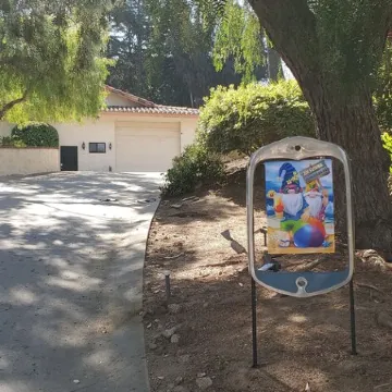 Detached guest house on private gated Spanish Estate with a pool, Temecula close