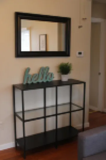 Walk to Downtown Royal Oak - Quiet neighborhood - Cozy 2 Bed 1 Bath Bungalow 羅亞爾奧克酒店