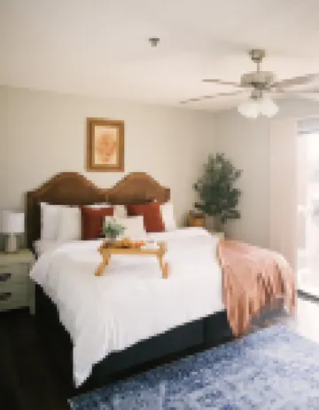 Lake Keowee-Dock Access-Pool-Views-Clemson 15min