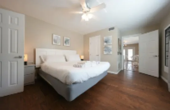 Pool - Free Parking - Apartment - 500 Feet from Beach