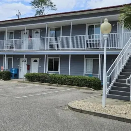 Cozy Condo Steps from the Gulf. Private, quiet but minutes from everything.