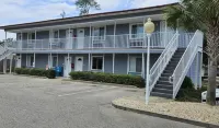 Cozy Condo Steps from the Gulf. Private, quiet but minutes from everything.