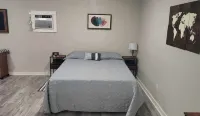 Nice Detatched Garage Studio Apartment Minutes from everything!Private Entrance! Hotels in 