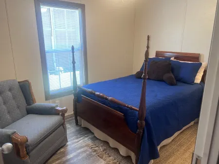 Cozy 3 Bedroom 2 Full bathroom Home located minutes from Historic Downtown.