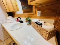 Cozy cabin w/ private pond & firepit. 3 miles to lake & 12 to Crater of Diamonds