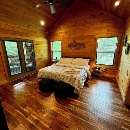 Summer Vaca Deals-Book Today; 8 Min to Downtown - Hot Tub, Game Rm, Firepit
