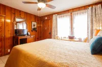 Romantic Couples Cabin near Park Gate Entrance to Sequoia Nat'l Park Hotels in Three Rivers