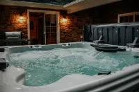 3BR Cozy Country Cabin w/ Hot Tub near Penns Creek