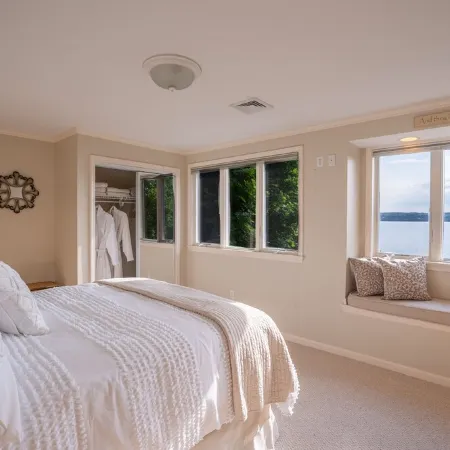 Sunset Beach Lake House on Beautiful Owasco Lake - Great Family Summer Retreat!