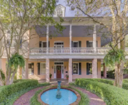 Belle Terre Mansion - Remodeled Pre-Civil War- Contemporary. Southern. History.