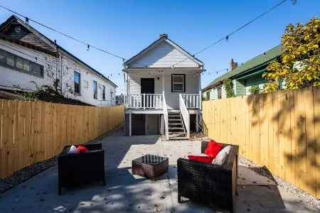 ★House for 4★Parking★Washer+Dryer★Patio★Walking Neighborhood Отели рядом с достопримечательностью «Цинциннати Зу & Ботаникал Гарден»