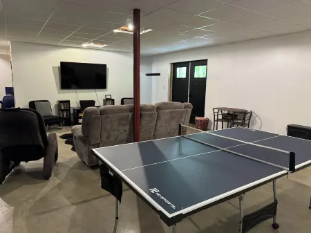 The River & Vine House on Mitchell River in Yadkin Valley-New Home- sleeps 8