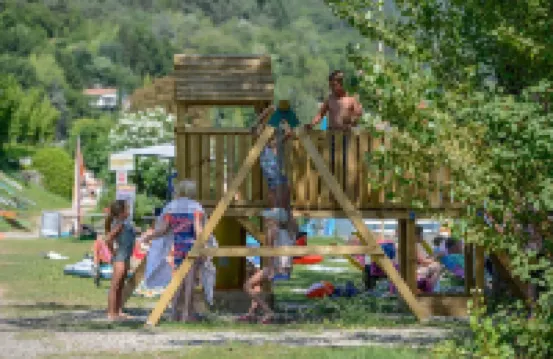 Directly on the lake with panoramic views