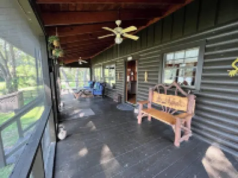 Lakefront Cabin in Ocala Forest – Near Springs, Shops, Pet Friendly Getaway
