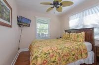 Craig & Cindy Key West Truman Annex Shipyard Condo with balcony at Mile Marker 0 - สระว่ายน้ำส่วนตัว