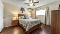 Hidden Academy Gem! 2 BR, 1BA w/AC! Sleeps 5