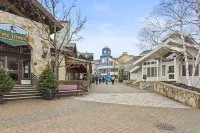 Two bedroom Condo With Mountain View And Fireplace