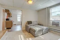 Hell's Kitchen, Apt #11-Bedroom Apartment Just a Short Walk to Hershey Theatre - Homestays