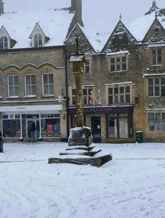 Cotswold apartment with private parking!