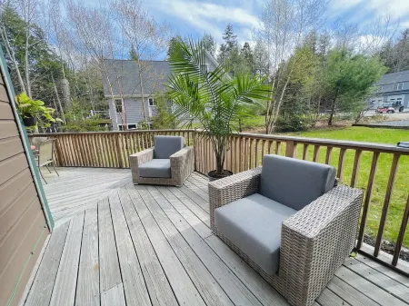 Cozy, lake view cottage in Ellsworth, Maine!