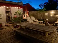 Joel's place: cozy 2 bedroom cottage with heated pool