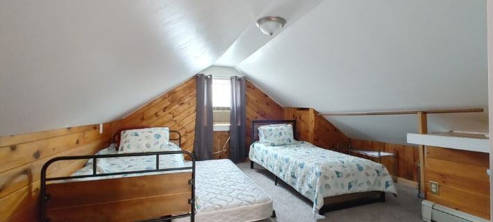 Charming Cottage in Hyannis Walk to Downtown, Beach, Harbor, Pet Friendly Fence Hoteles en Hyannis