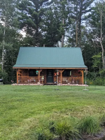 Wildlife Cabin! Spring-fed Ponds! Apple Orchard!