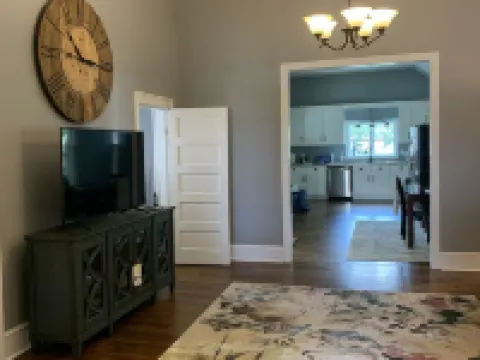 2nd Street Retreat Hotels in Pulaski