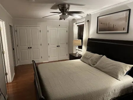 The Gray Horse. Cozy and inviting home in the center of everything Saratoga! Отели рядом с достопримечательностью «Saratoga Springs»