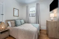 A block from the beach! Sleeps 20! Hot Tub, Game Room! Các khách sạn ở Ludington