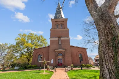 Stylish & New, Pet Friendly Fenced Yard, Walkable Downtown Hotels near Jonas and Anne Catharine Green Park